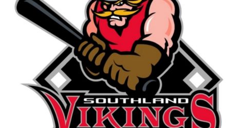Crackerjacks win 7-6 against Southland Vikings